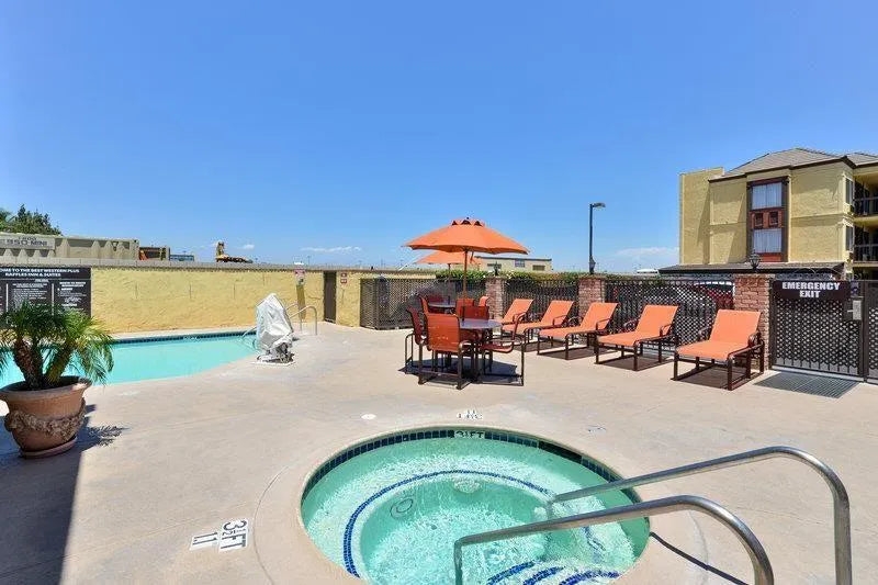 Best Western Plus Raffles Inn & Suites, Anaheim, United States gallery image 6.