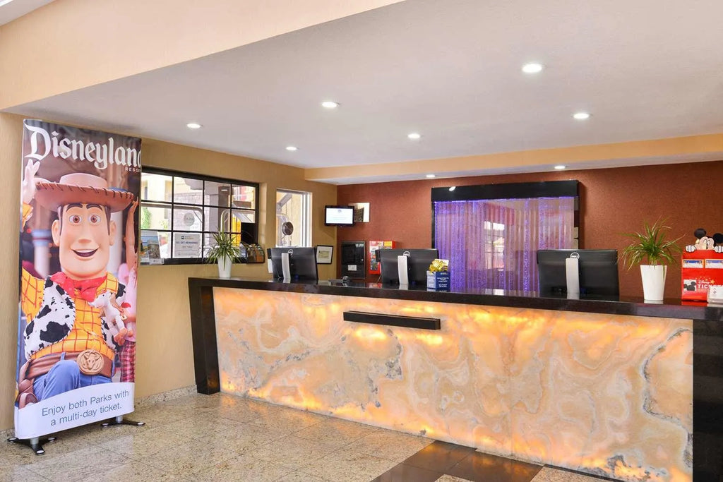 Best Western Plus Raffles Inn & Suites, Anaheim, United States gallery image 3.
