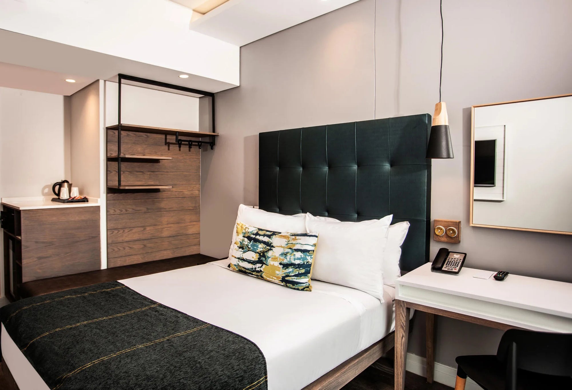 Room gallery image 1.