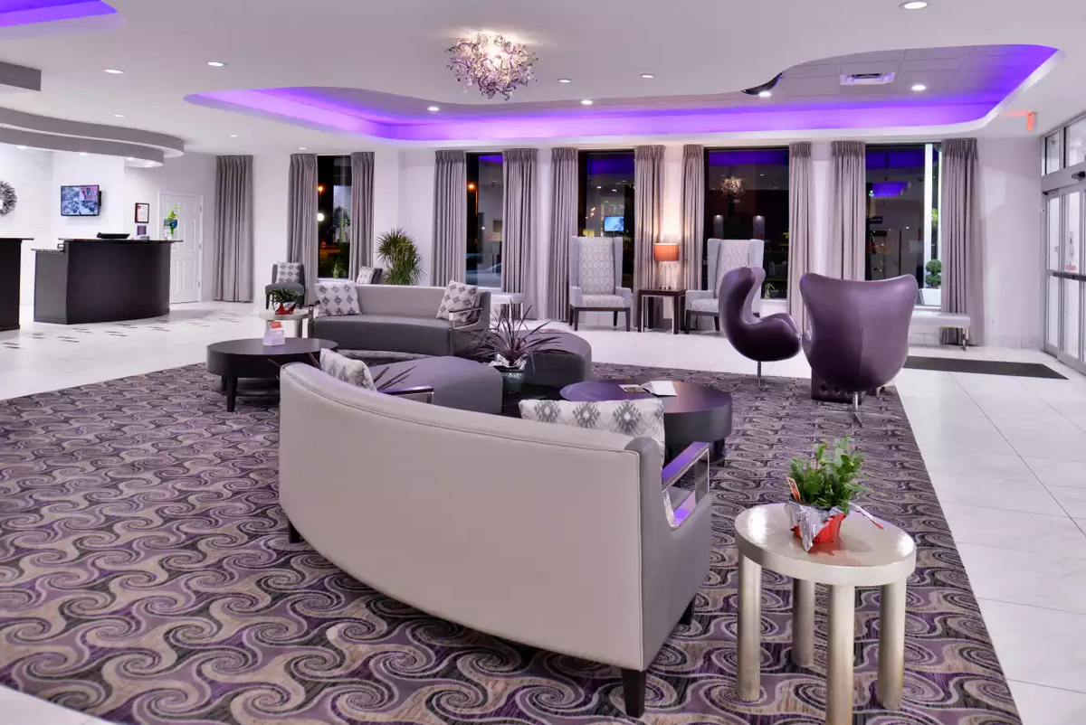 Clarion Inn & Suites Across From Universal Orlando Resort