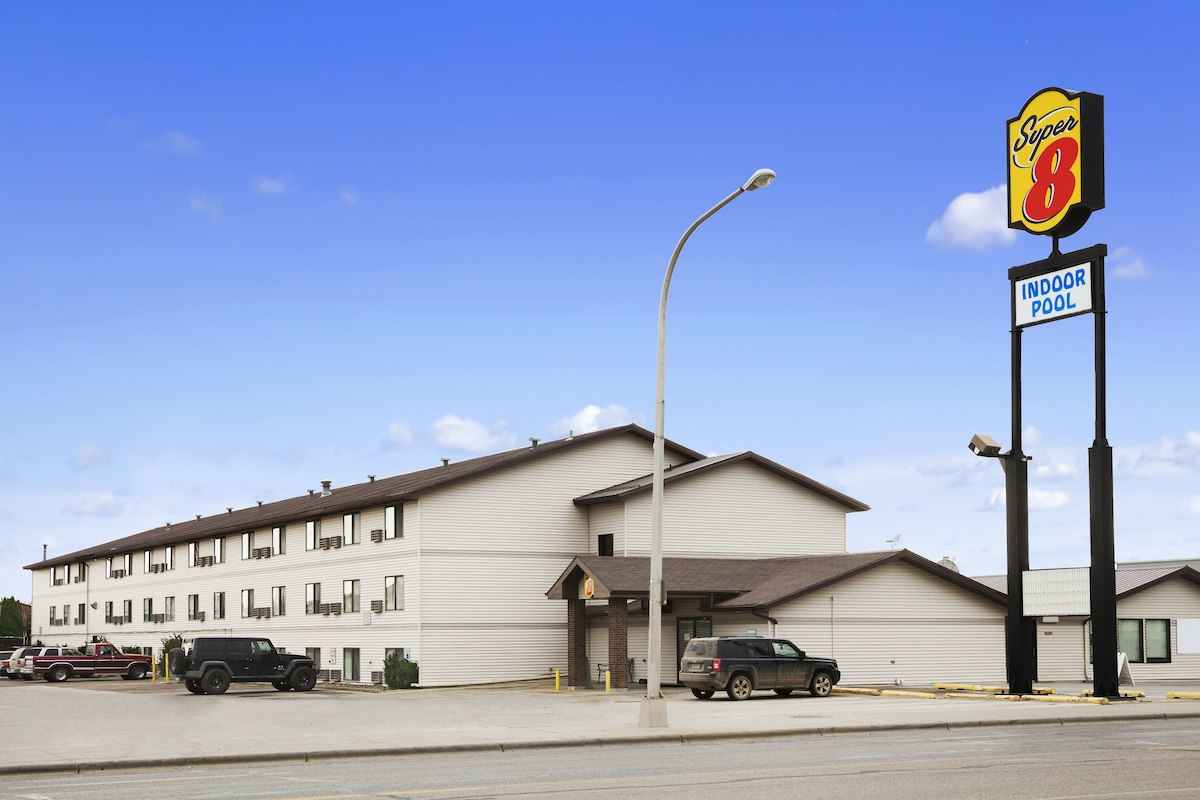 Super 8 by Wyndham Williston ND