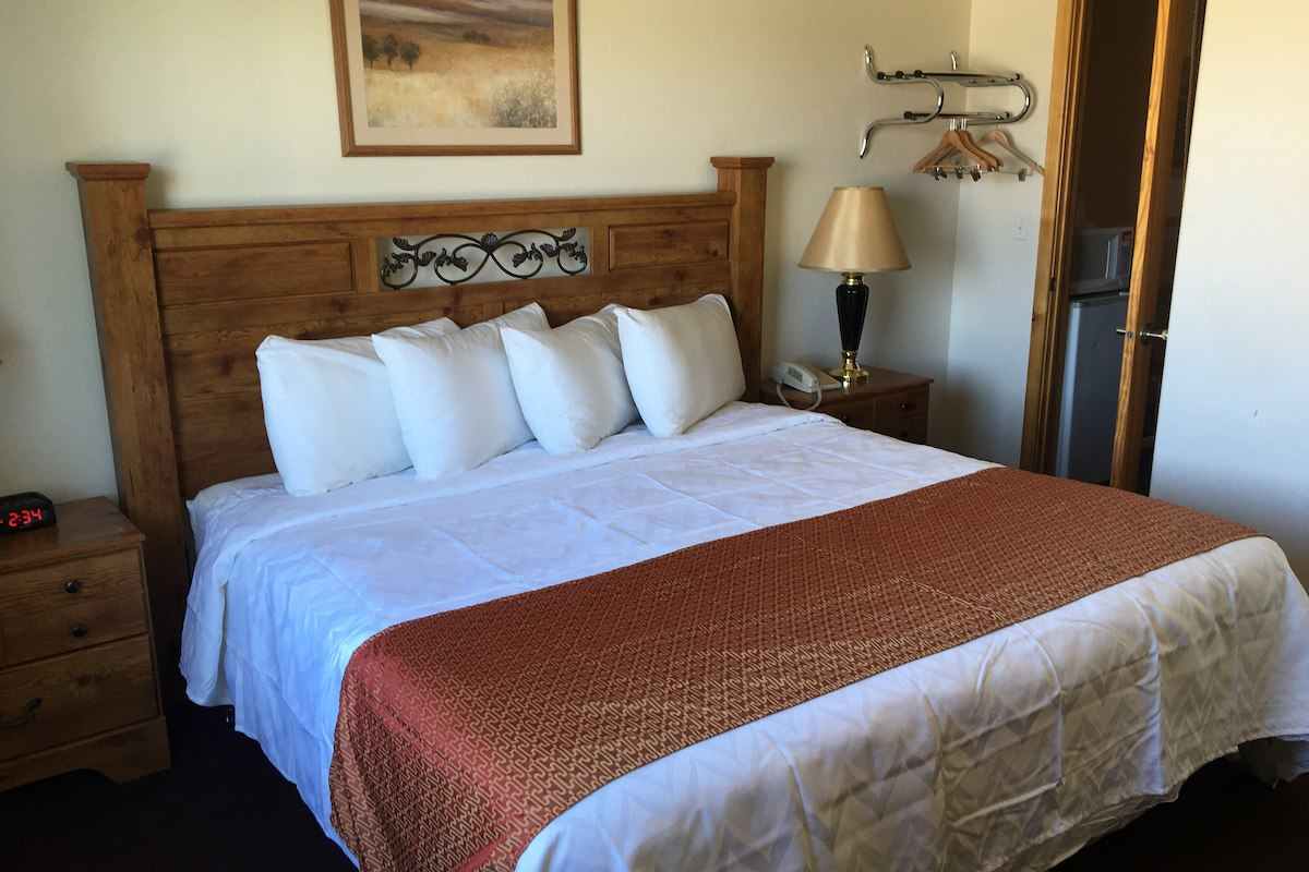 Days Inn & Suites by Wyndham Williston
