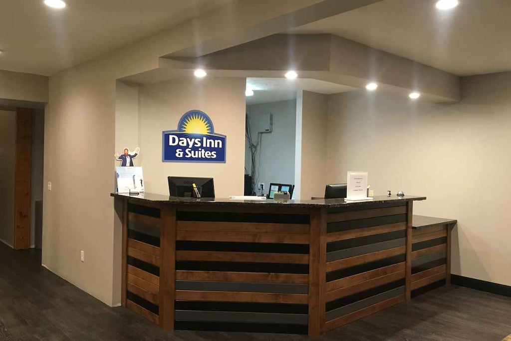 Days Inn & Suites by Wyndham Williston