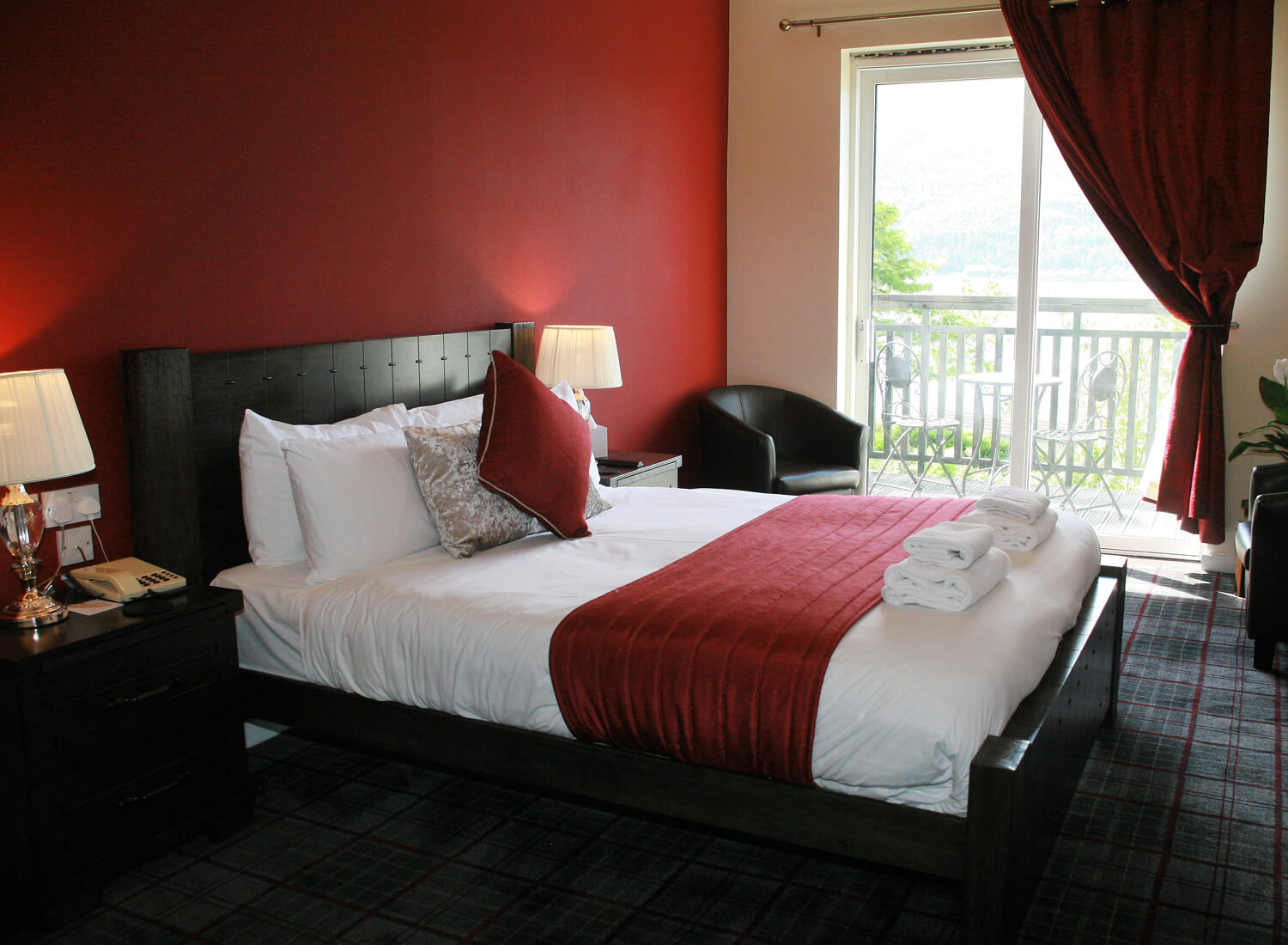 The Onich Hotel & Lochside Gardens