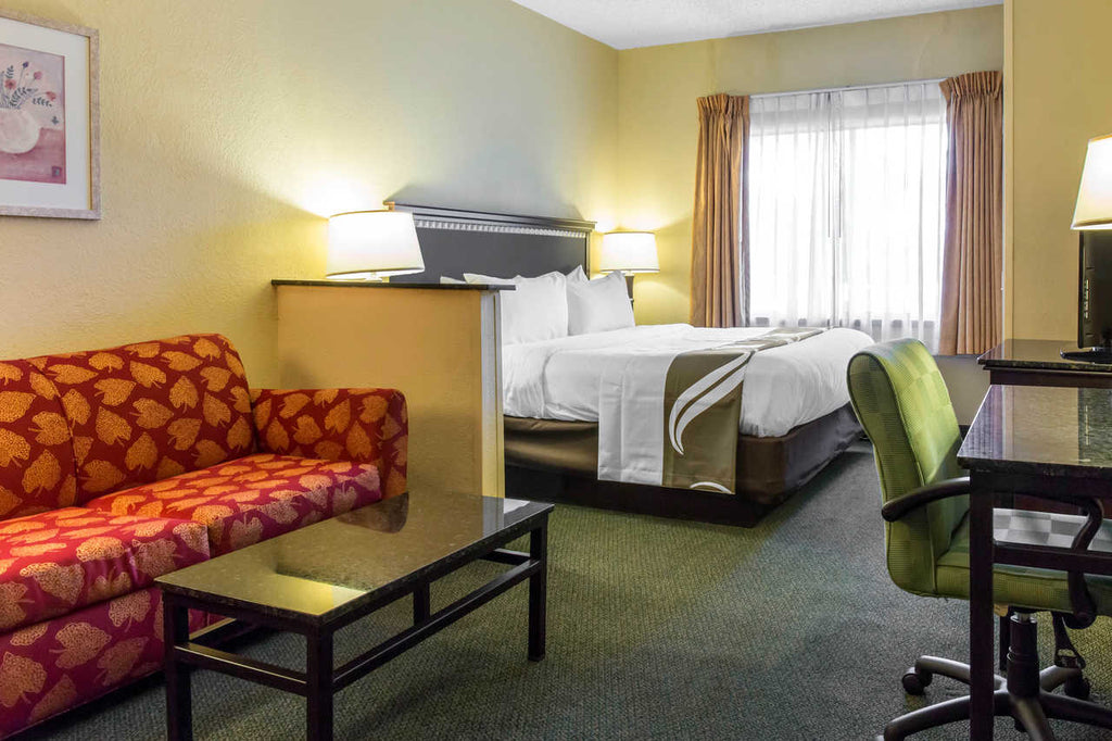 Quality Suites Turkey Lake South