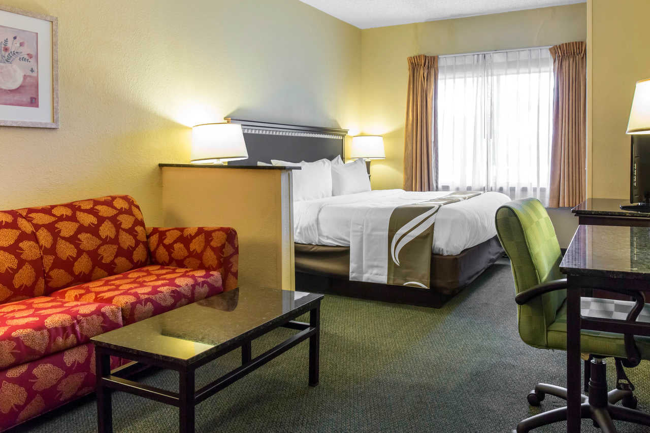 Quality Suites Turkey Lake South