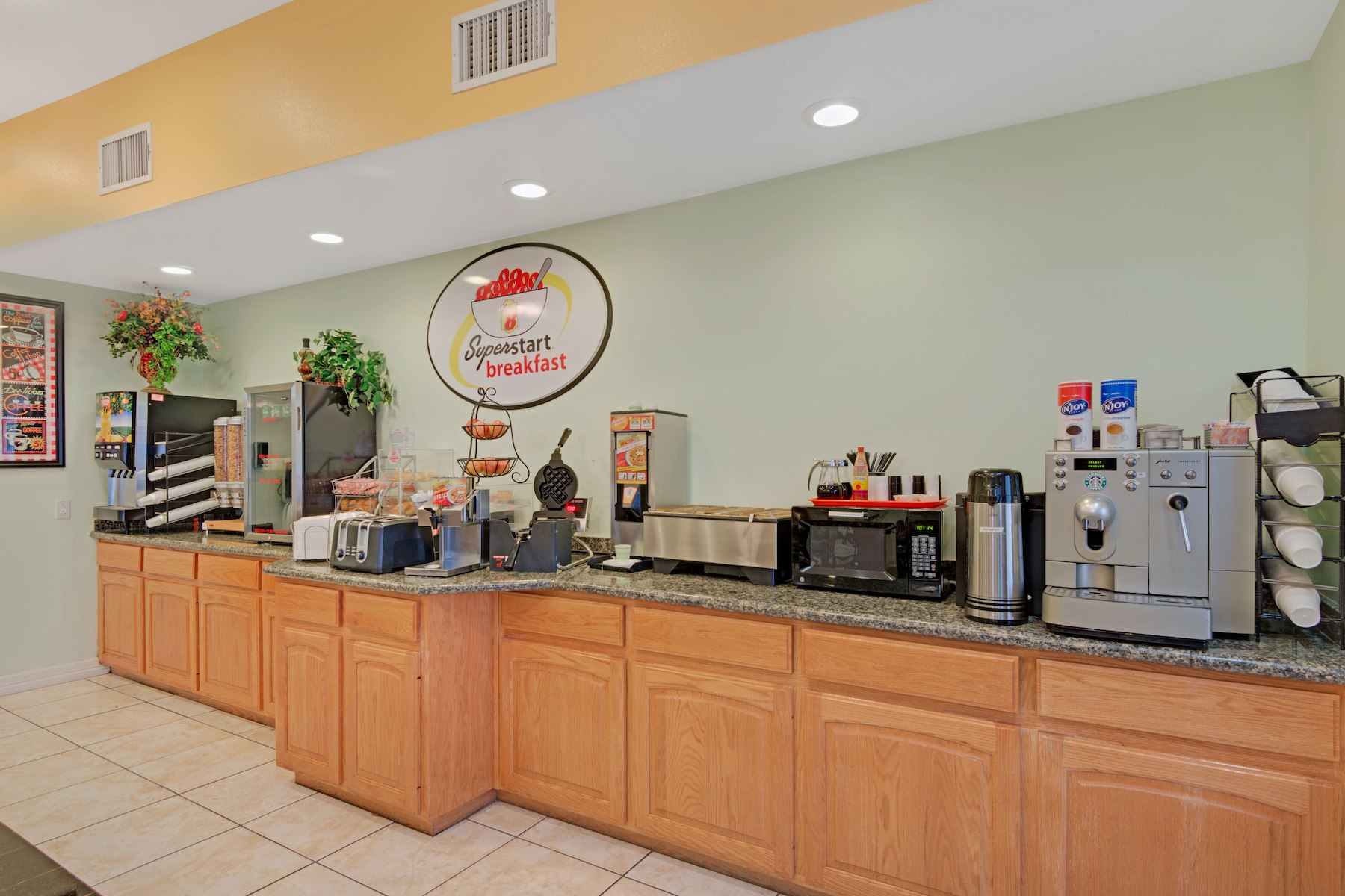 Super 8 by Wyndham Austin/Airport North