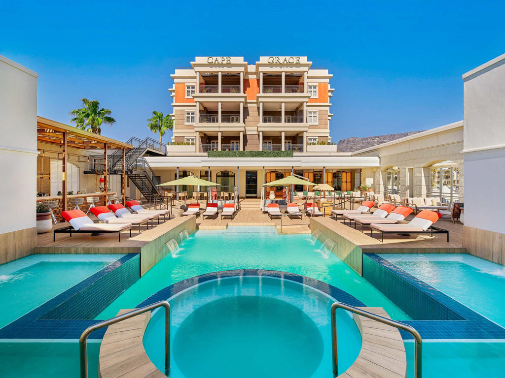 Pool Bar gallery image 4