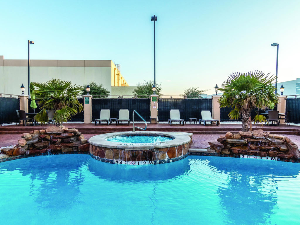 La Quinta Inn & Suites Dallas Grand Prairie South