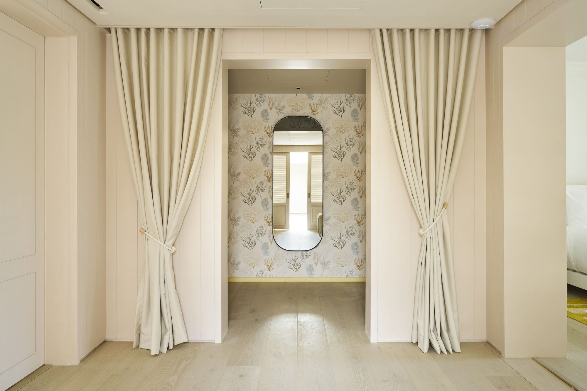 The Grand LUX* Suite