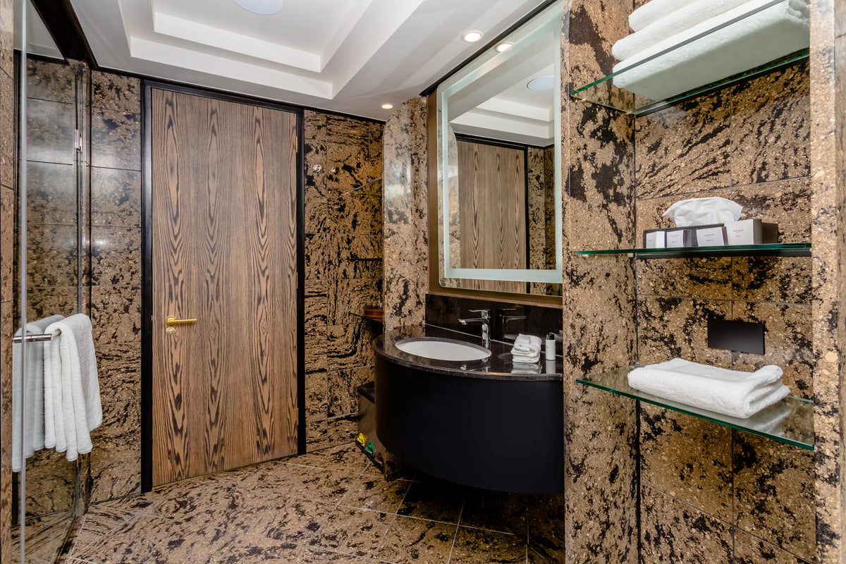 Deluxe Room - King or Twin  gallery image 2