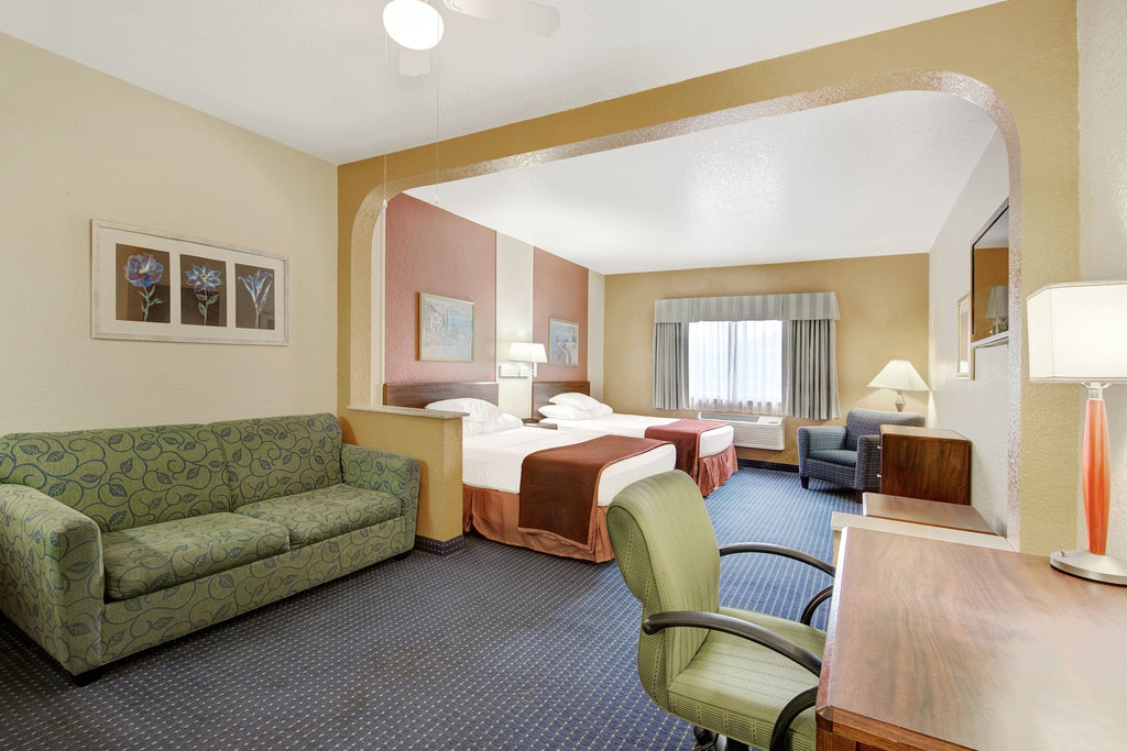 Howard Johnson Hotel & Suites by Wyndham San Antonio
