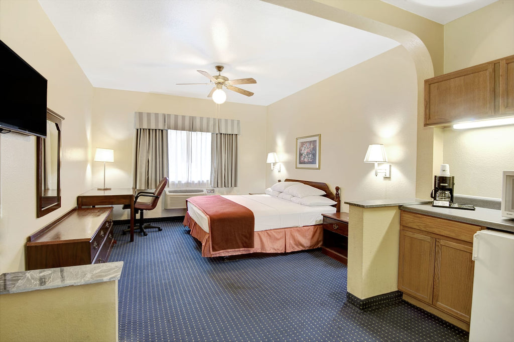 Howard Johnson Hotel & Suites by Wyndham San Antonio