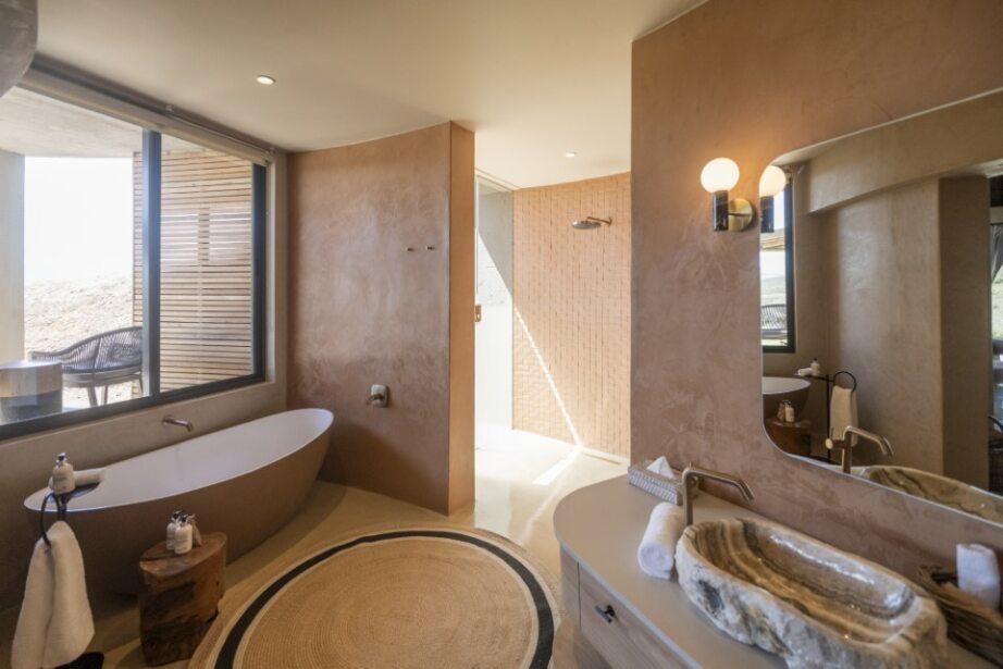 Kwena Lodge Luxury Suite  gallery image 3
