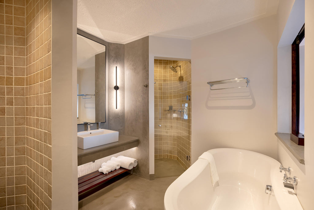 Deluxe River Facing Room gallery image 2