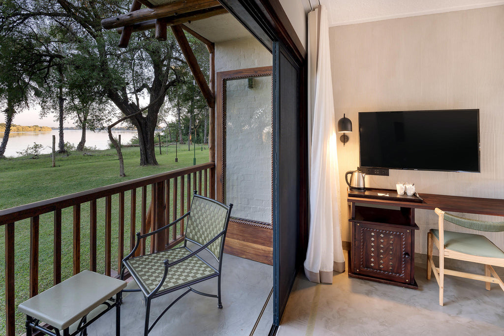 Deluxe River Facing Room gallery image 6
