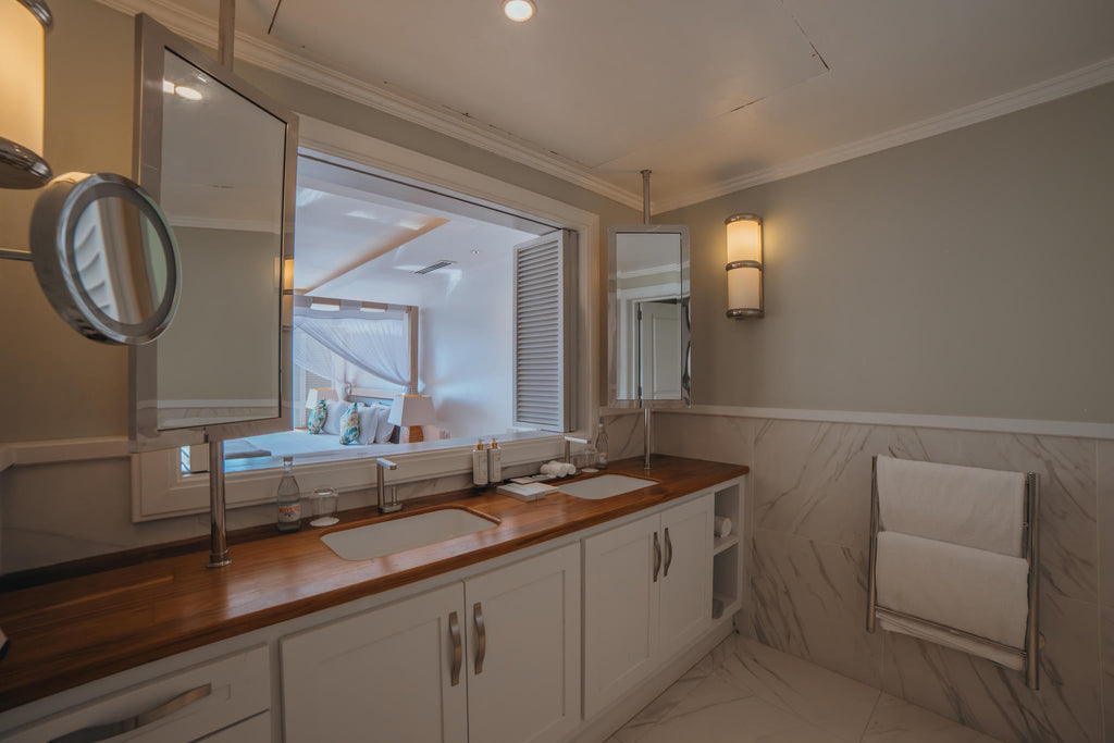 2 Bedroom Deluxe Ocean View Suite gallery image 3