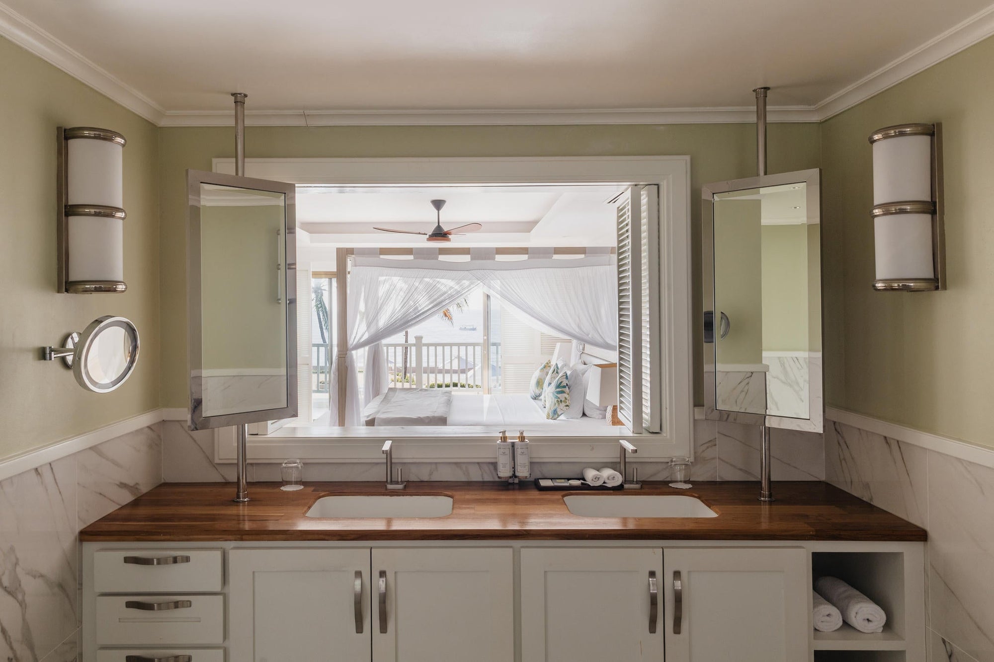2 Bedroom Deluxe Ocean View Suite gallery image 7
