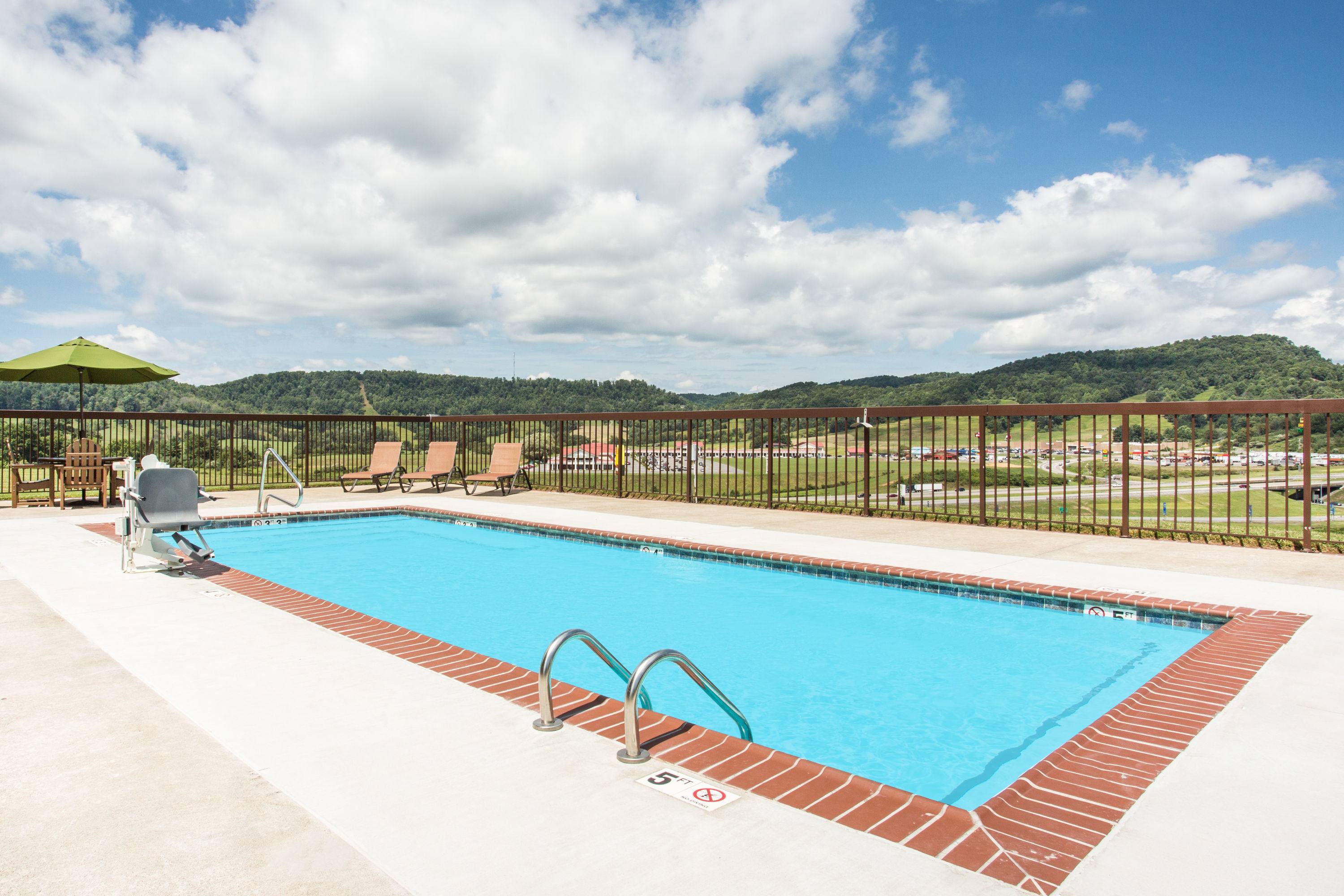 Days Inn & Suites by Wyndham Sutton Flatwoods
