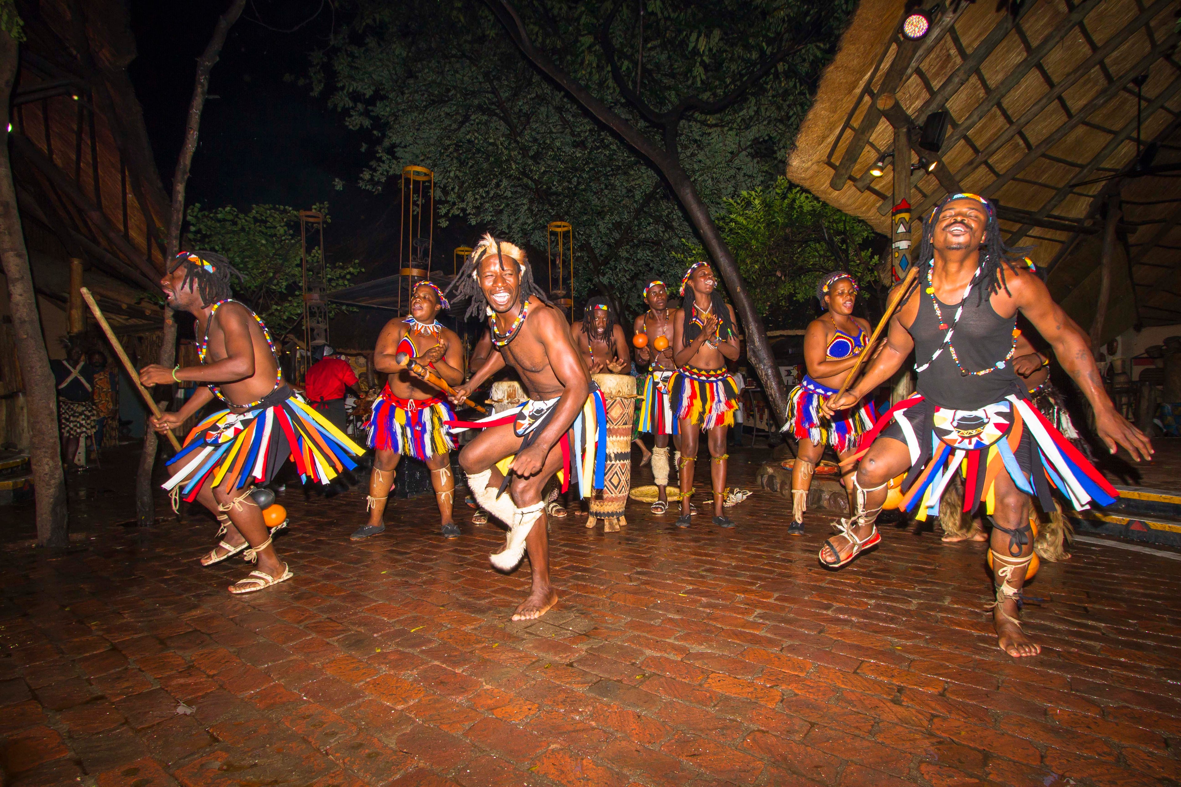 The Boma - Dinner & Drum Show: entertainers