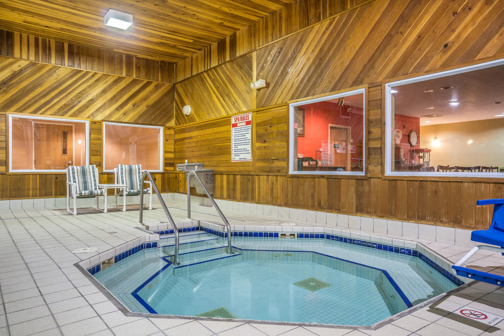 Super 8 by Wyndham Osseo WI
