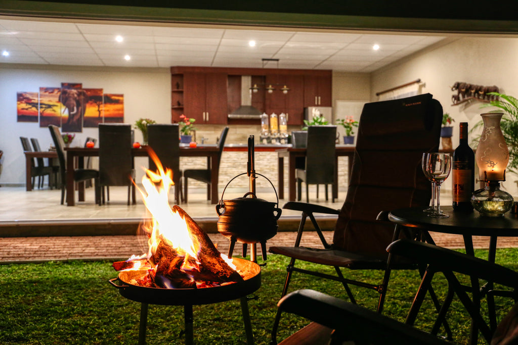 Haus Mopanie | Outside by the Fire