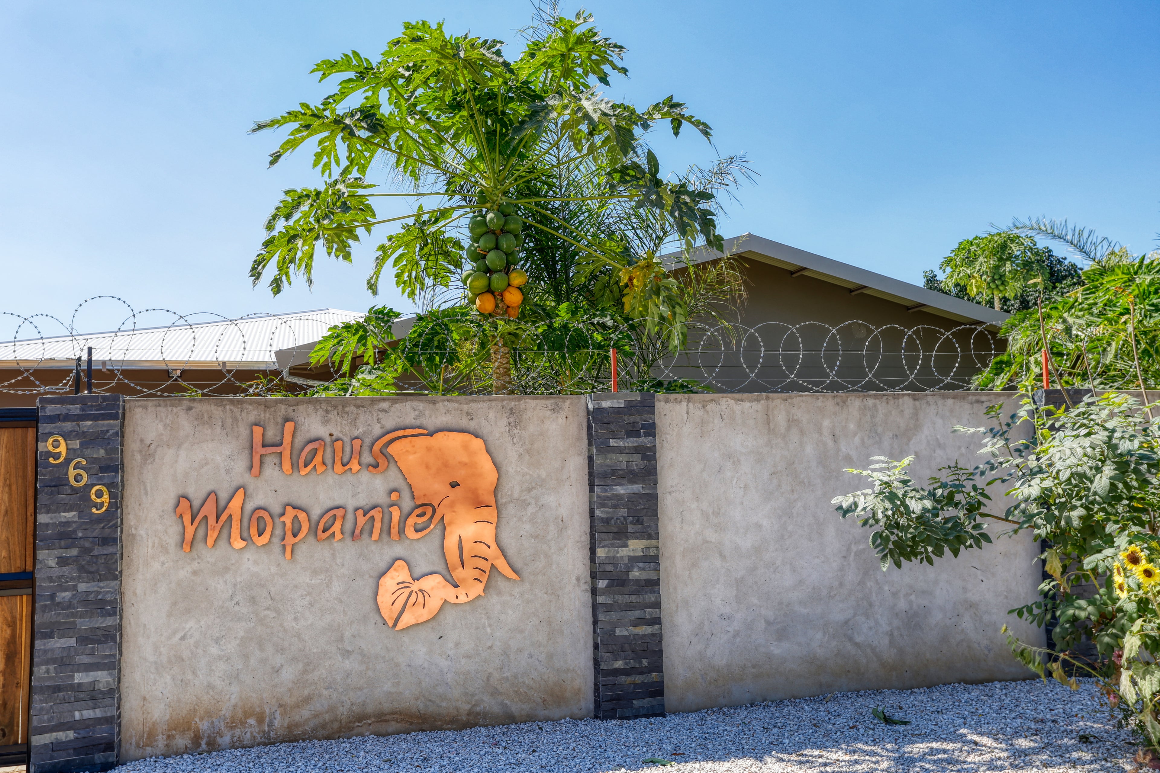 Haus Mopanie | From the Street
