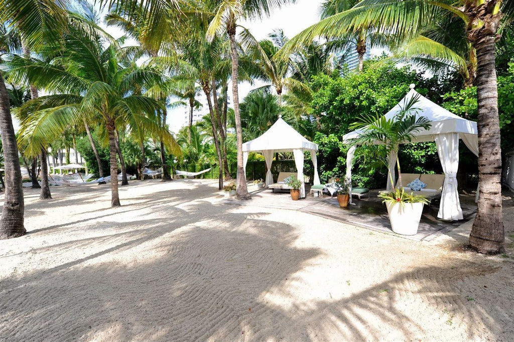 South Seas Hotel