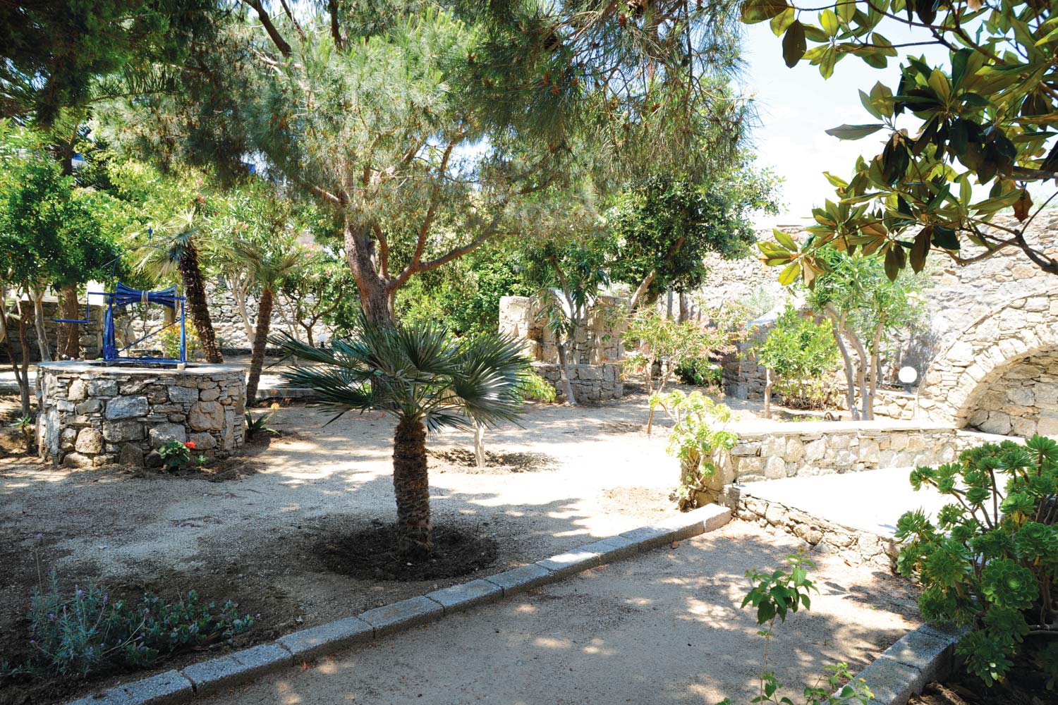 Kamari Hotel