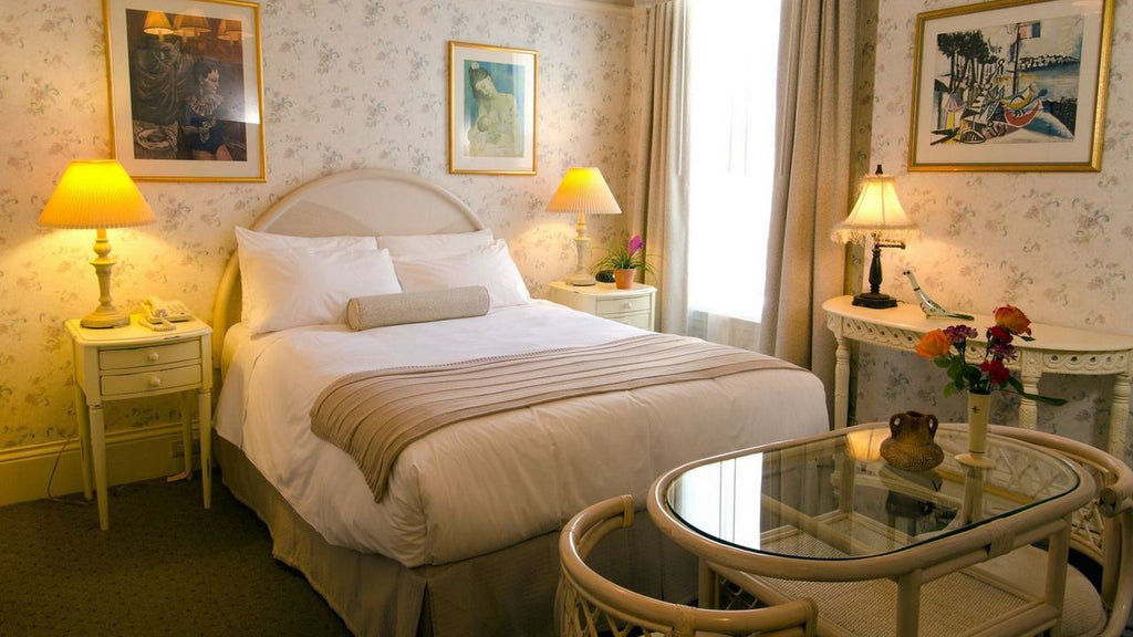 Cornell Hotel de France
