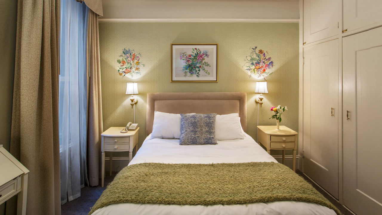 Cornell Hotel de France