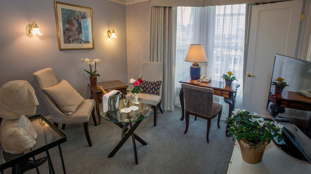 Cornell Hotel de France