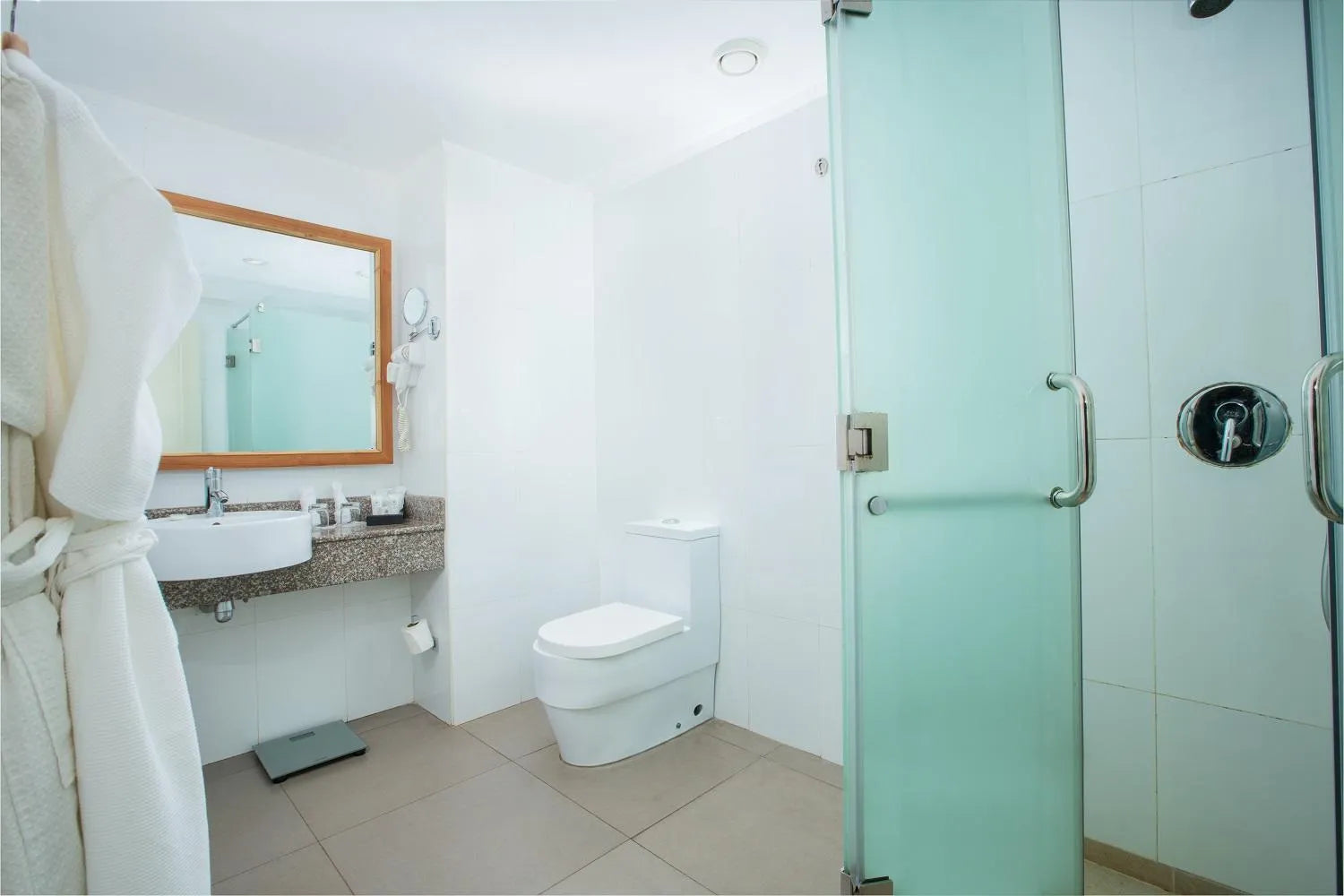 Room gallery image 3.