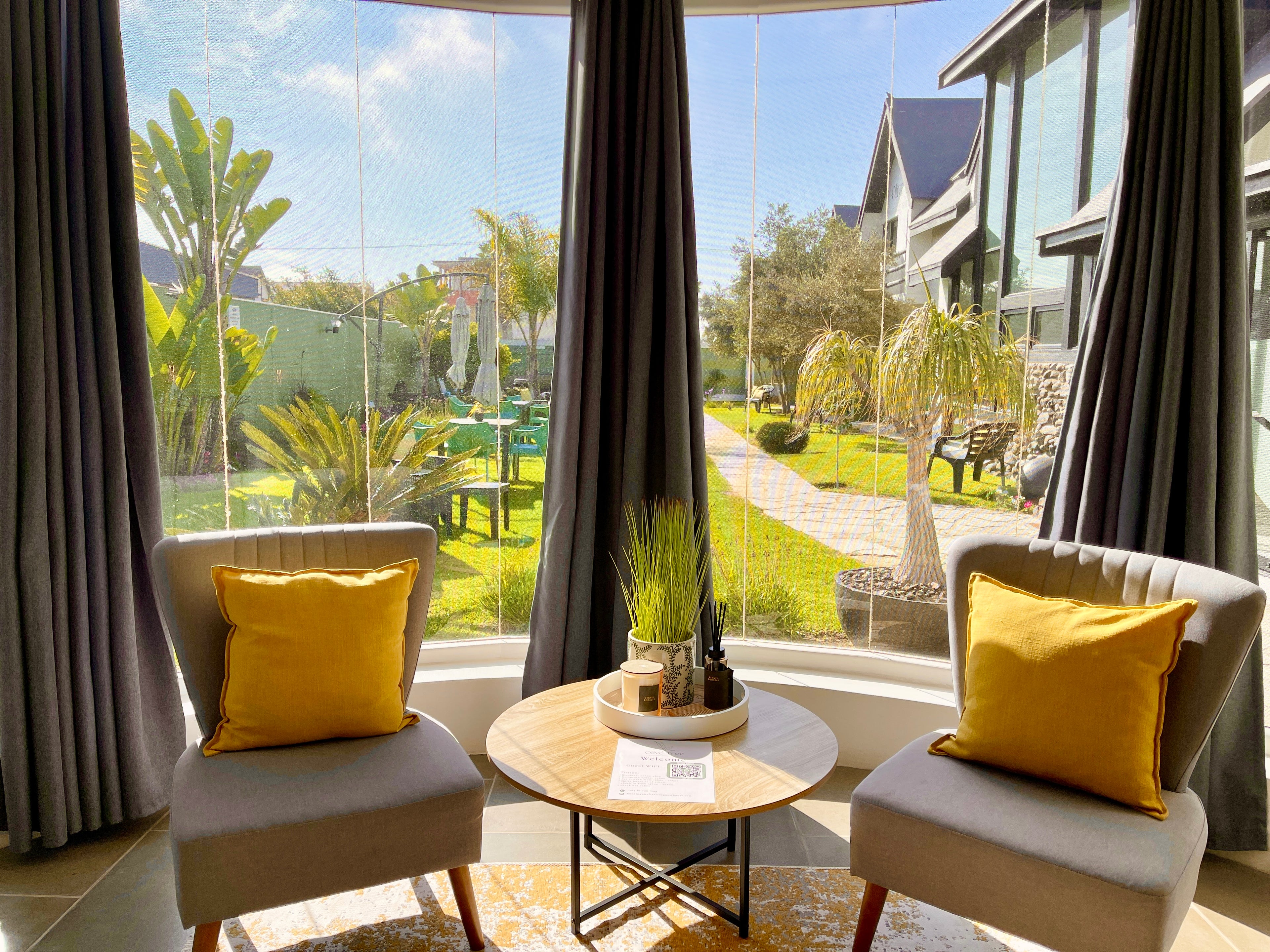 Garden view Family Room
