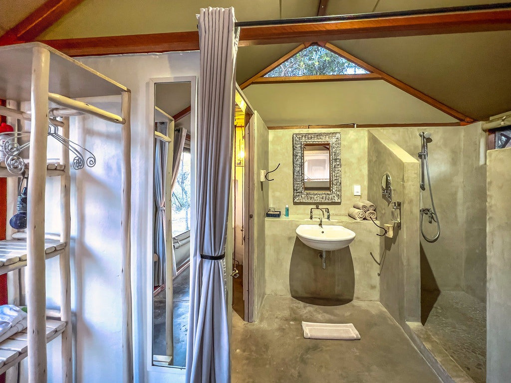 Mushara Bush Camp - Tented Bungalow Bathroom