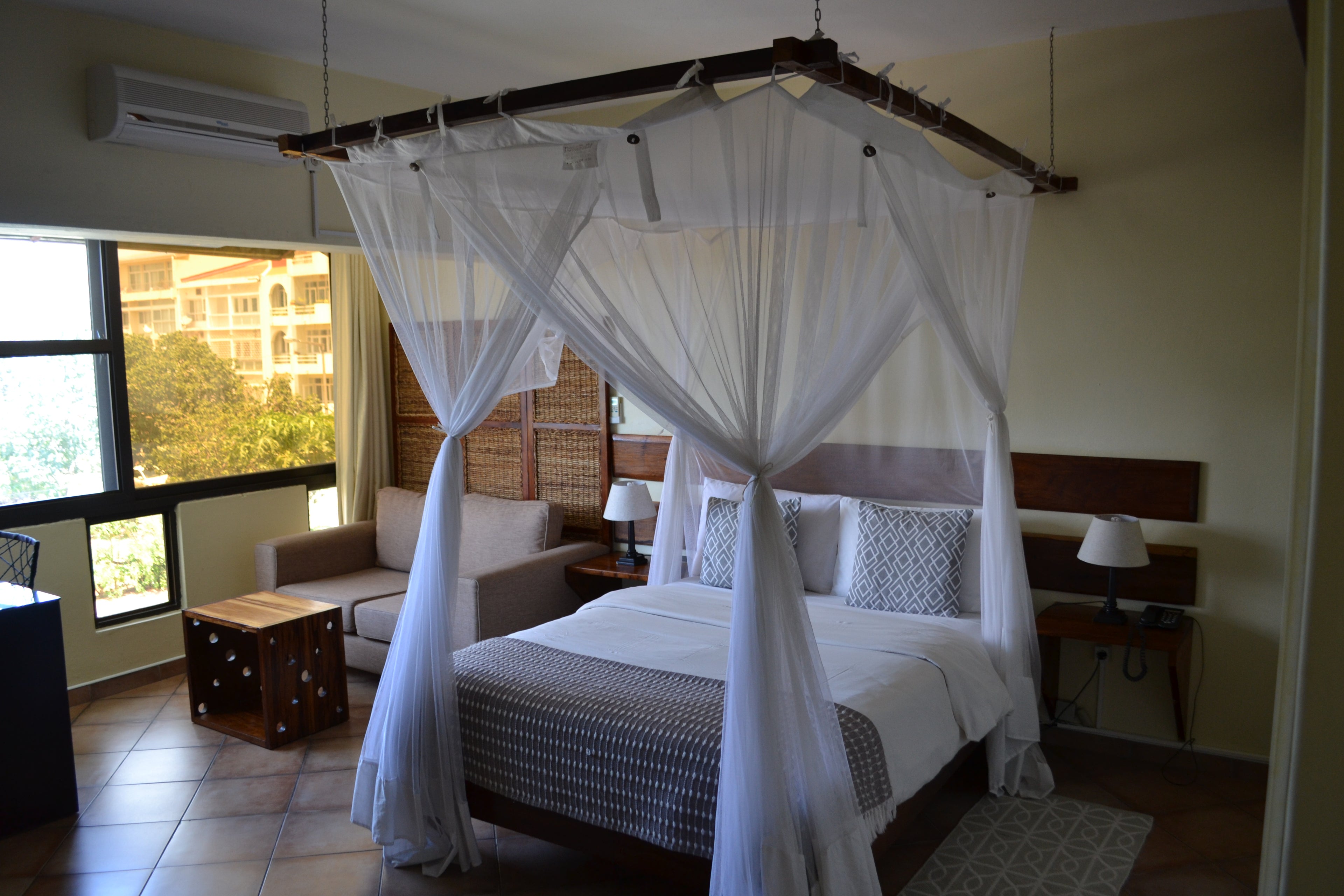 ROOM EXAMPLE 2
