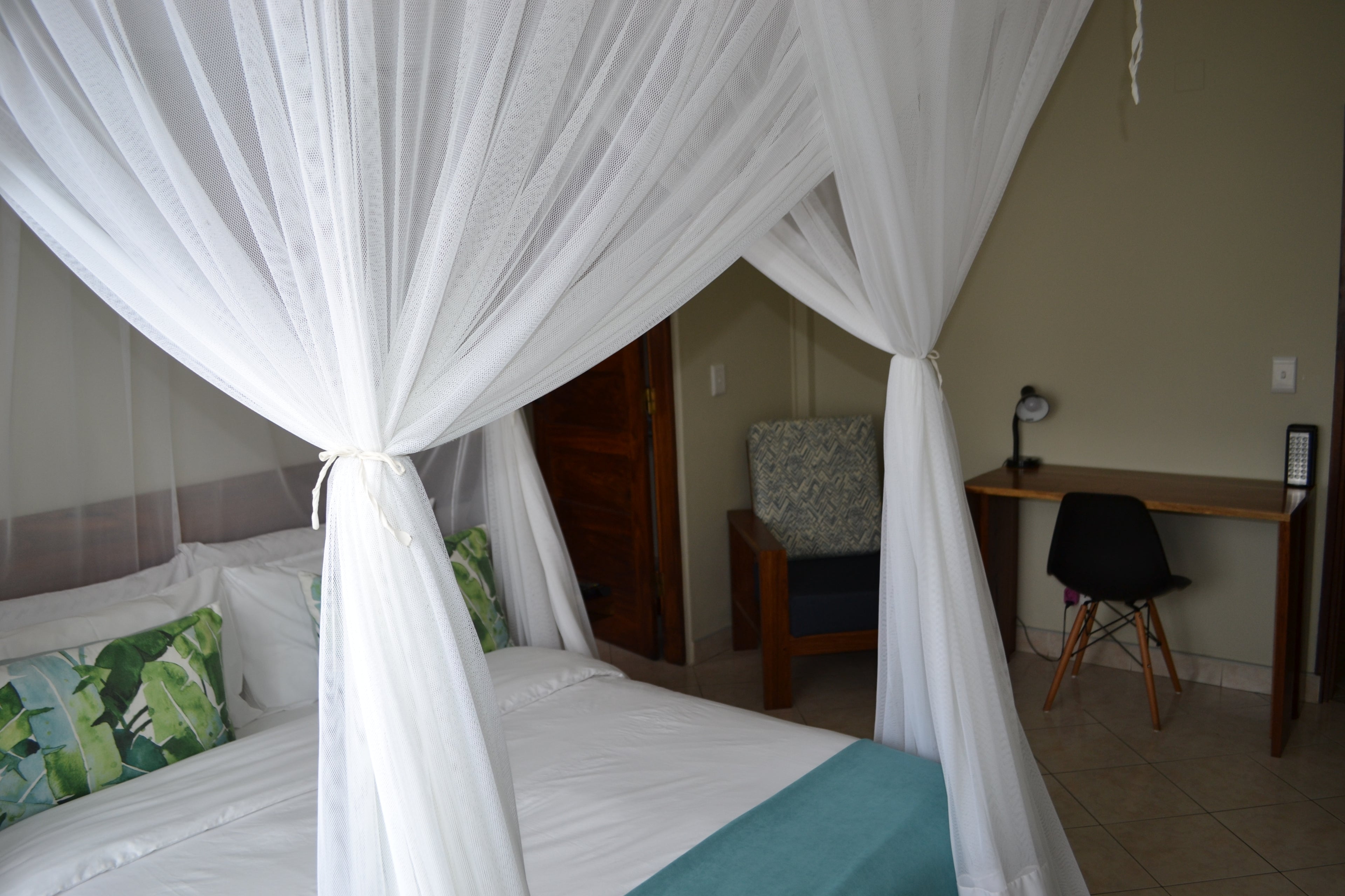 ROOM EXAMPLE 4