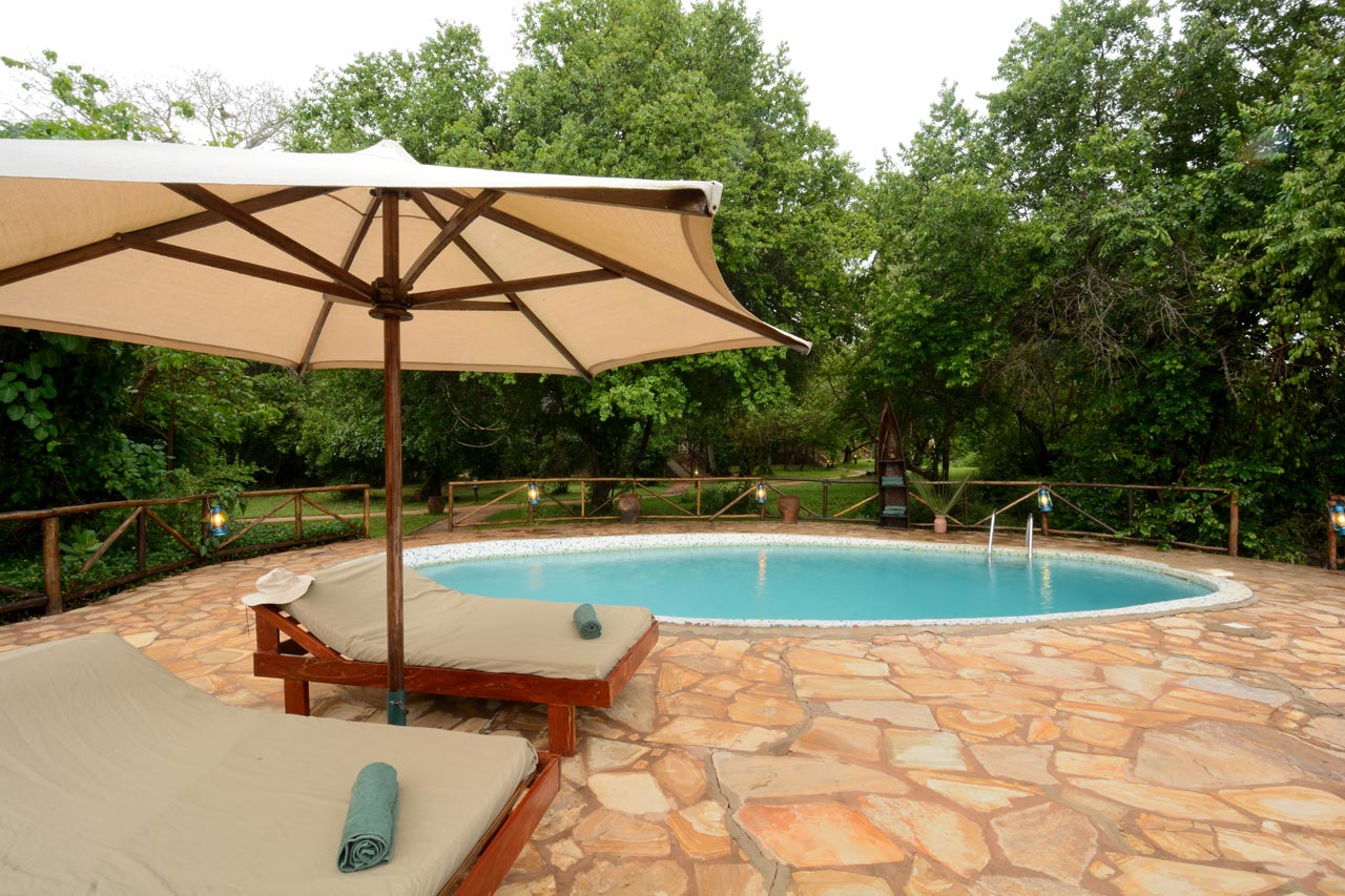 deck- main/common pool