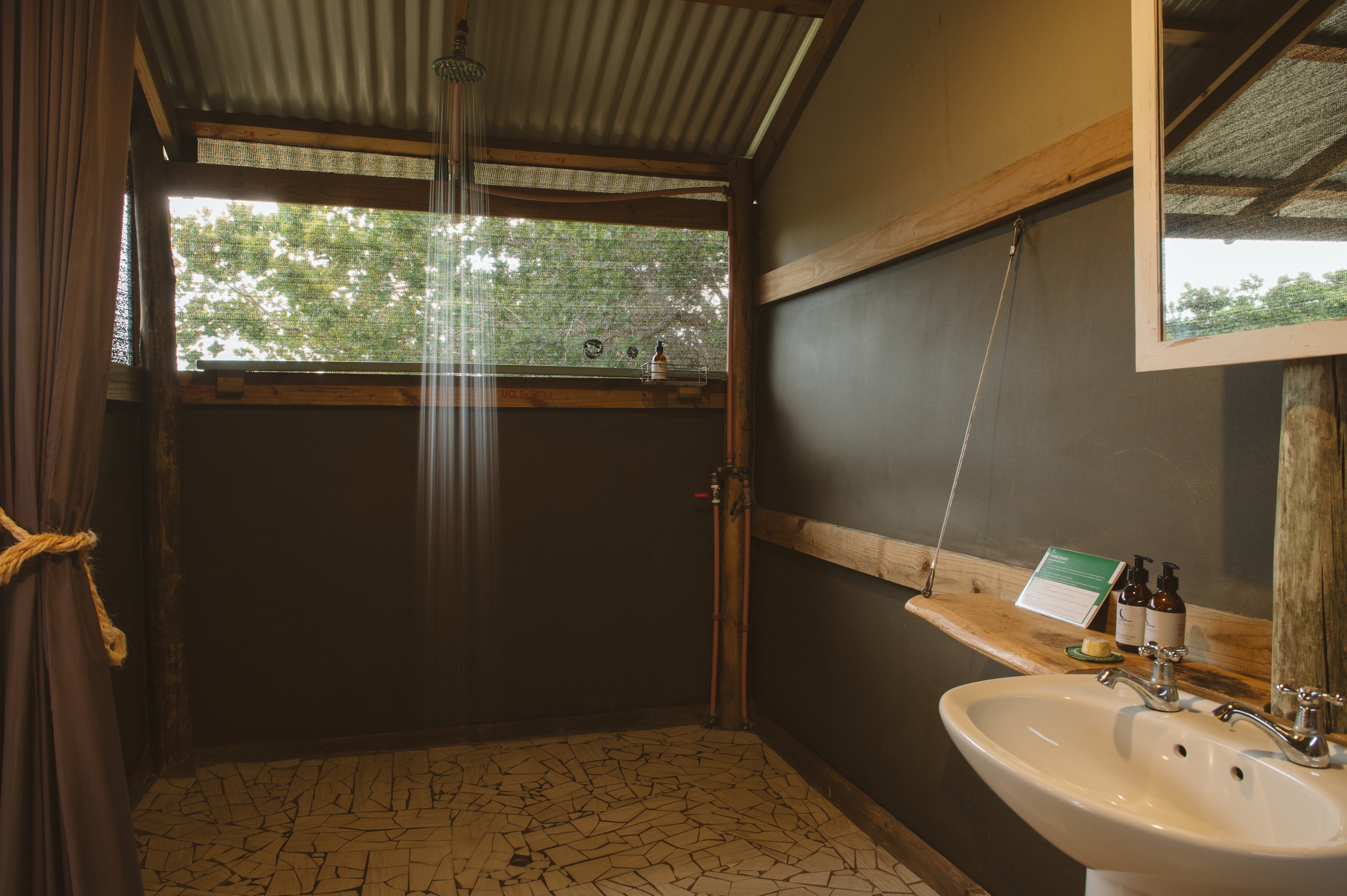 Gugs Medium Room En Suite