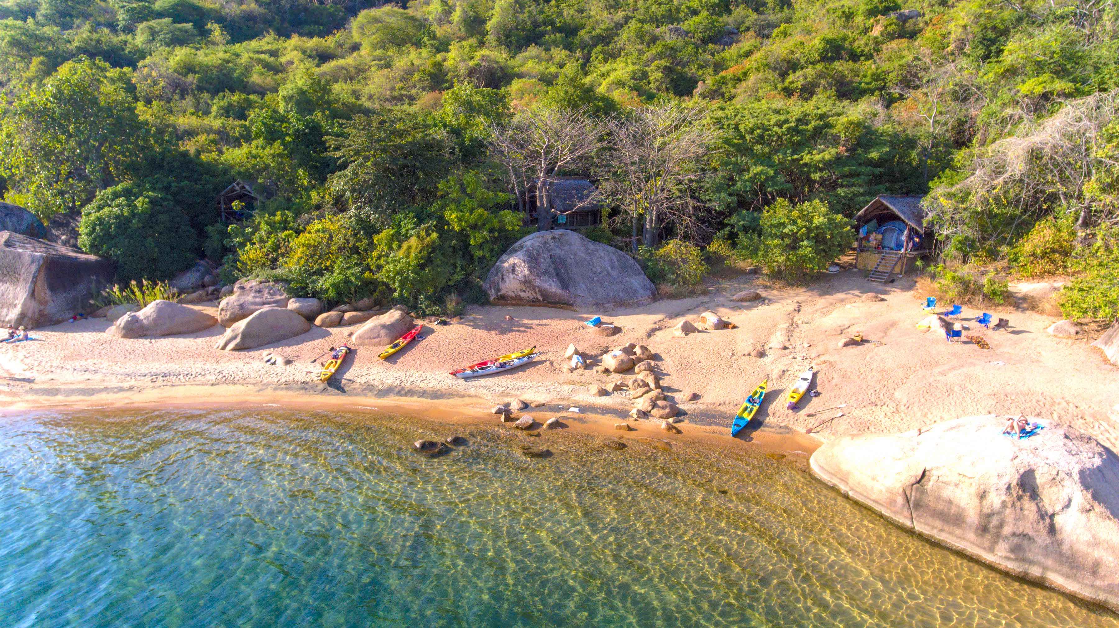 Domwe Island beach
