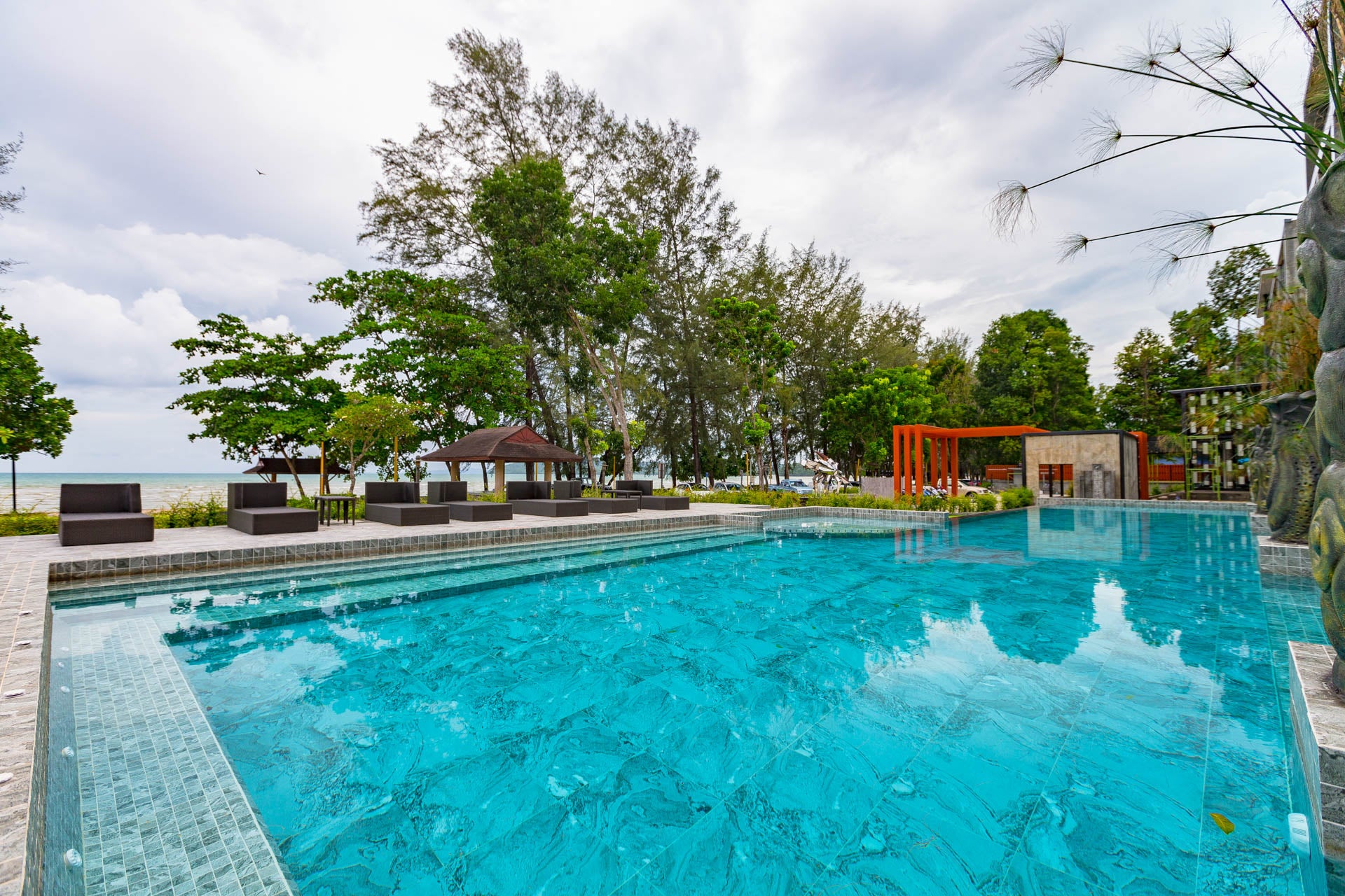Maneetel Krabi Beachfront