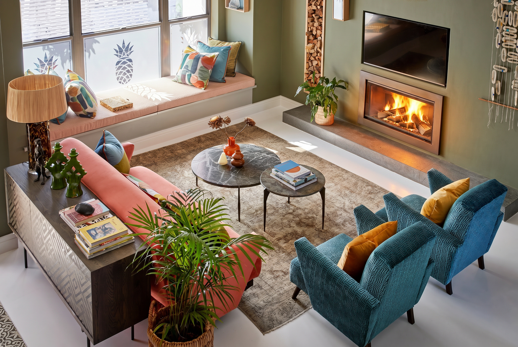 Warm & Inviting Lounge
