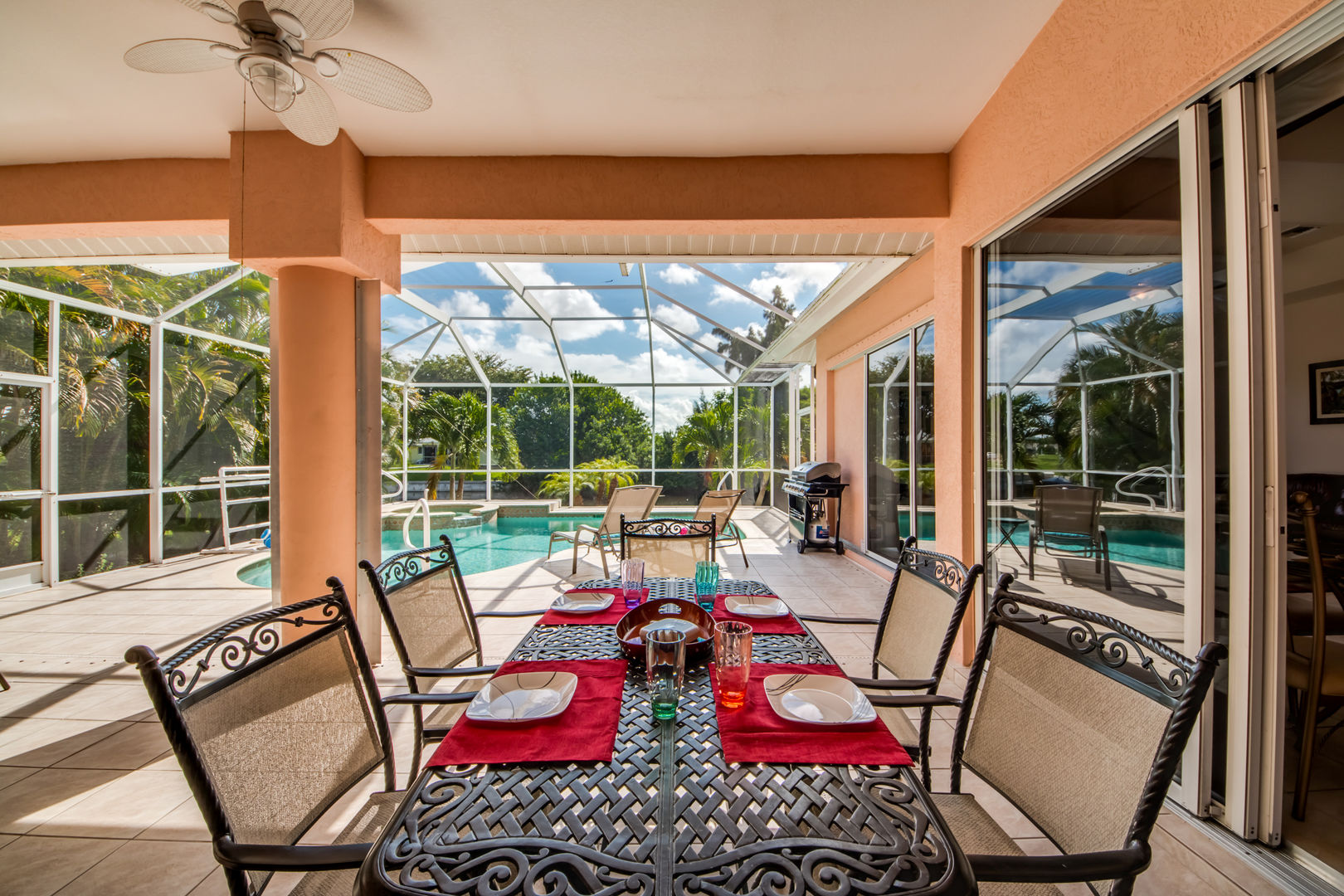 Villa Happy Hour