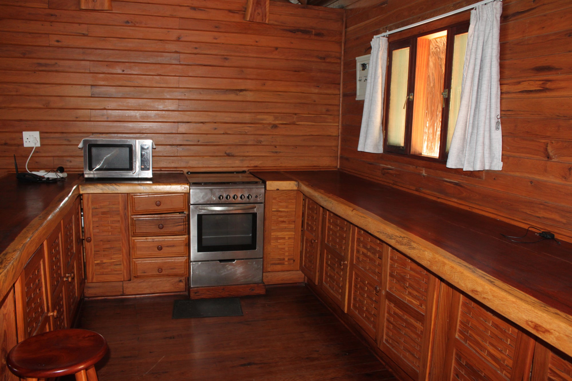 403 - 4 Private rooms and 1 loft room