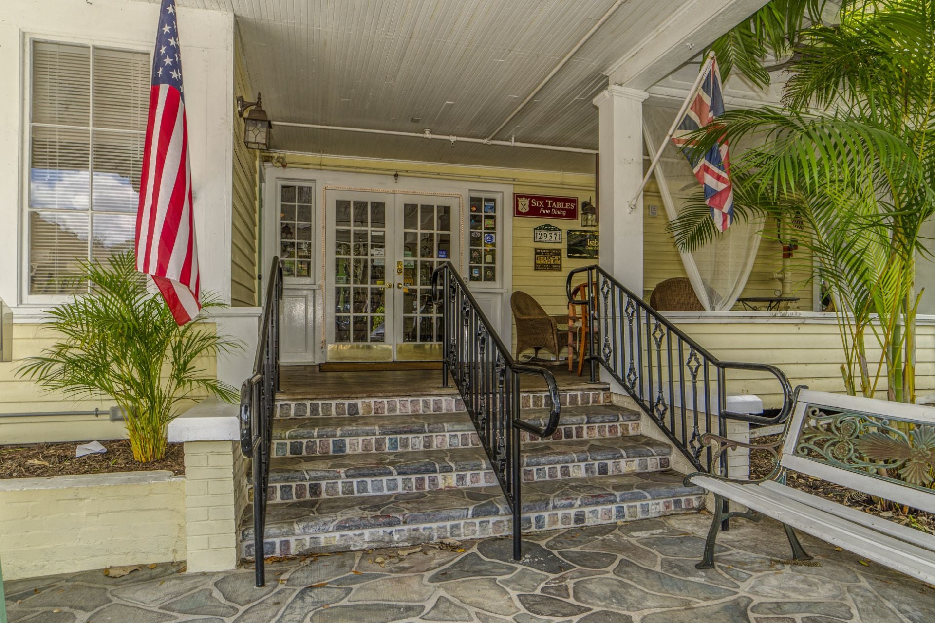 Historic Peninsula Inn