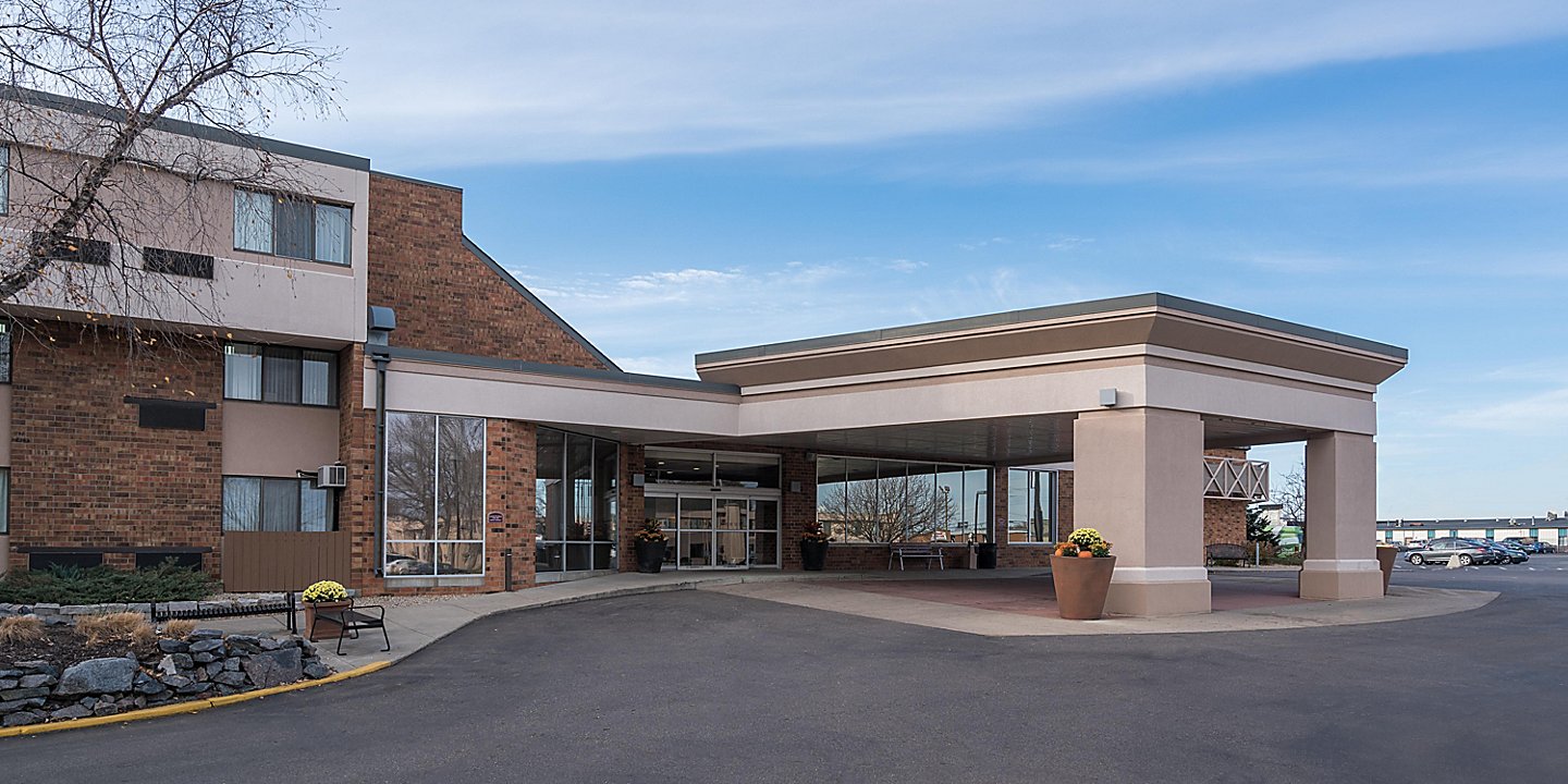 Holiday Inn & Suites St. Cloud
