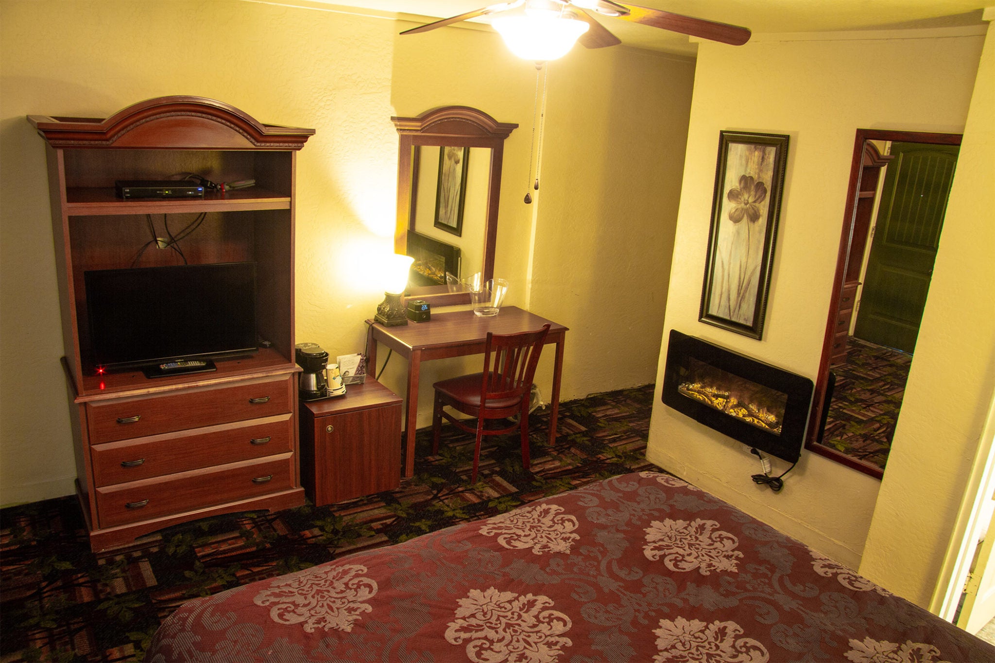 The Gateway Restaurant & Lodge