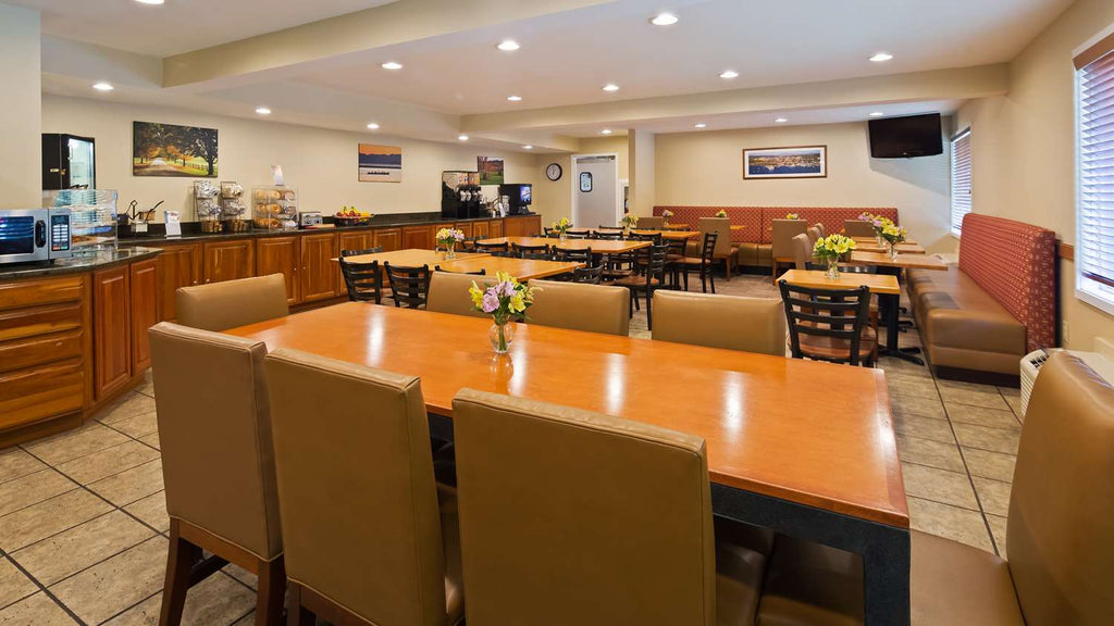 Best Western Plus Windjammer Inn & Conference Center
