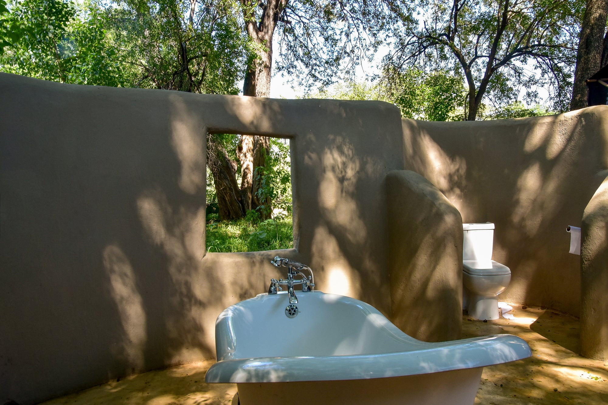 Open air bathtub