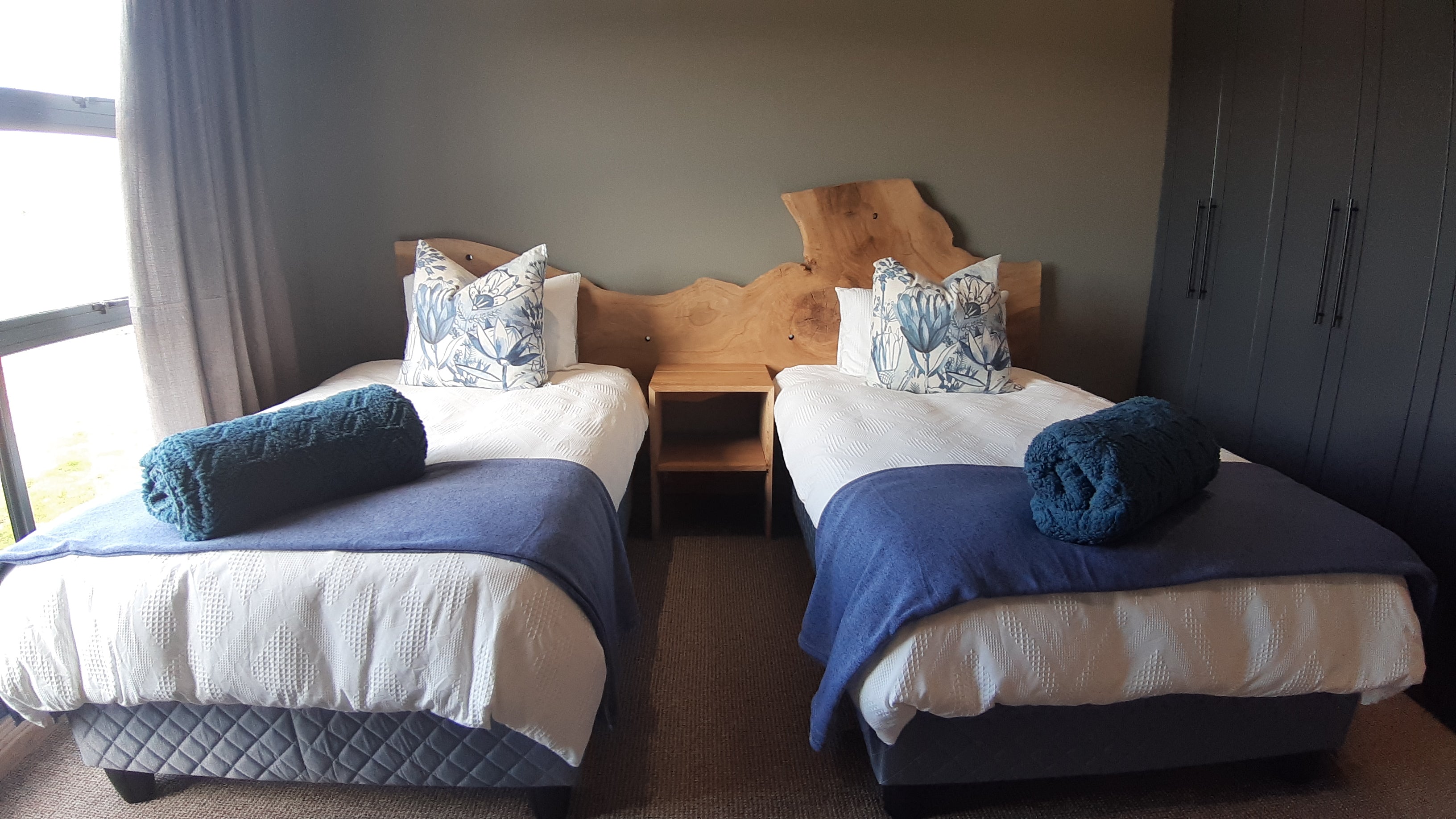 Critchley Hackle Lakeside Suites